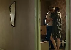 Küçük beyaz kız bir vurma alır hd şişman sex